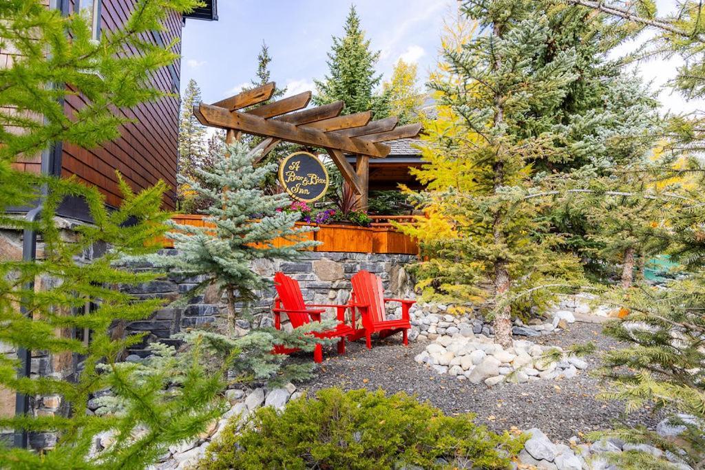 A Bear And Bison Country Inn Canmore Exterior photo